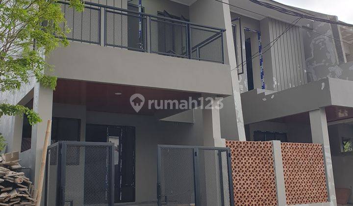 Rumah 3 Lantai di Jl. Raya melati mas blok D SHM 1