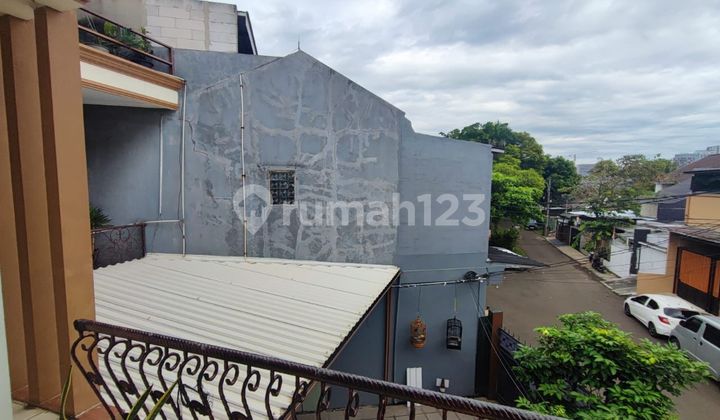Rumah Rapi Bangunan Luas di Griyaloka BSD 2
