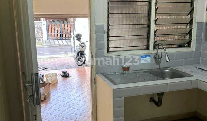 Disewakan Rumah 2 Lantai di Pondok Indah - Dekat Pim 2! 2