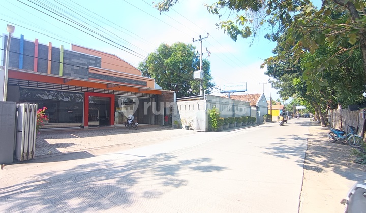 Good Ready-to-Use Showroom Ruko Near Plumbon Toll Gate, Cirebon 2