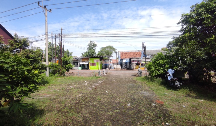 Ex-Restaurant House Suitable for Office, Main Road Location Ex-Restaurant House Suitable for Office, Main Road Location