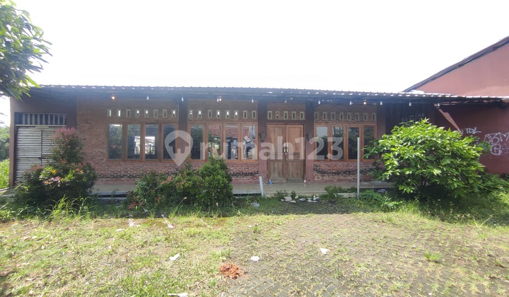 Ex-Restaurant House Suitable for Office, Main Road Location Ex-Restaurant House Suitable for Office, Main Road Location