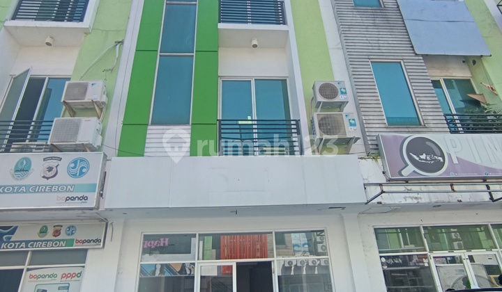 Ready-to-Use 3-Story Nice Shop House in CSB Mall, Cirebon City 2