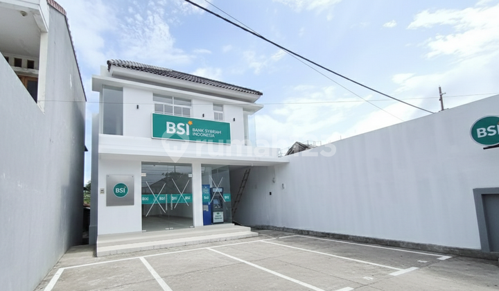 New Ready-to-Use Shop House Building on Main Road Suitable for Office 2