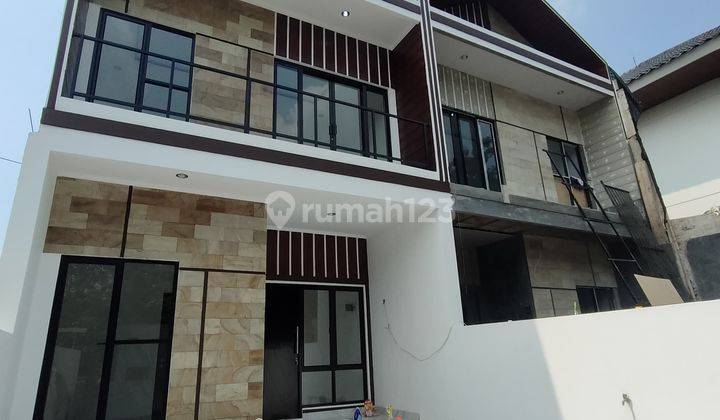 Rumah mewah 2 Lantai Scandinavian dekat tol Cibubur  2