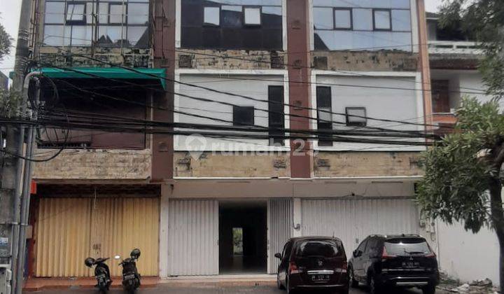 3 Units of Strategic Shophouse 3 Floors Tuban Kuta for sale 1