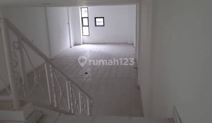 3 Units of Strategic Shophouse 3 Floors Tuban Kuta for sale 2