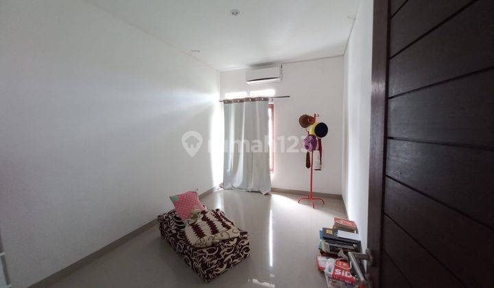 Dijual Rumah Modern Minimalis Dua Lantai Renon 2