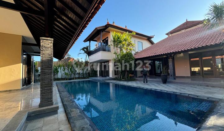 DIJUAL VILLA BALINESE STYLE NUSA DUA BALI