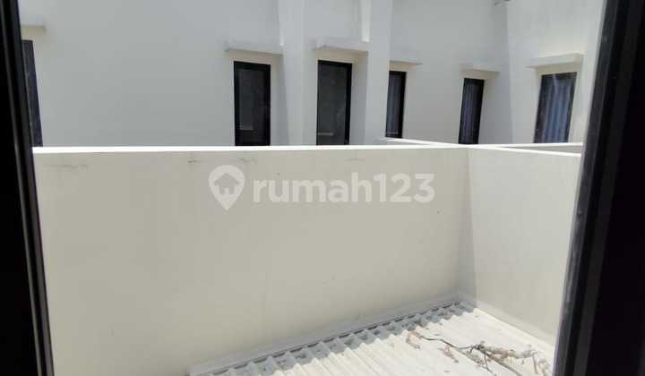 Disewakan Rumah Minimalis , Baru & Bagus 2 LT Semi Furnished di Cluster Regia Summarecon Crown Gading  2