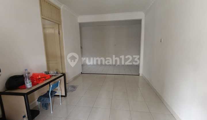 For Rent: Ready-to-occupy Hook House in THB Bekasi, fully renovated. For Rent: Ready-to-occupy Hook House in THB Bekasi, fully renovated.