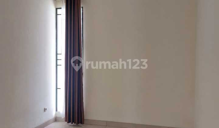 Di sewakan. Rumah 2 lantai.di cluster arana harapan indah  2