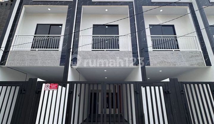DIJUAL Unit Eksklusif - Hanya 4 Unit! RUMAH 3 LANTAI - TANJUNG DUREN, JAKARTA BARAT DIJUAL Unit Eksklusif - Hanya 4 Unit! RUMAH 3 LANTAI - TANJUNG DUREN, JAKARTA BARAT