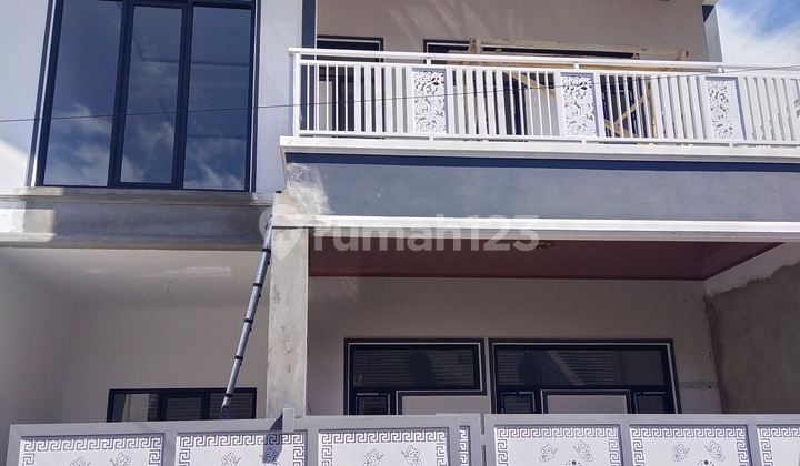 Rumah Mewah Siap Huni 3 Lantai Kualitas Terbaik  2