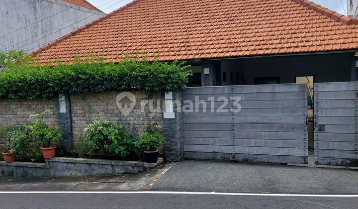 Rumah Modern Minimalis di Area Nusa Dua