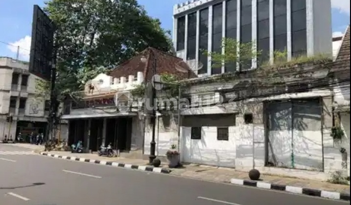 Quick Sale 4-story Building Prime location on main road Naripan Bandung 2