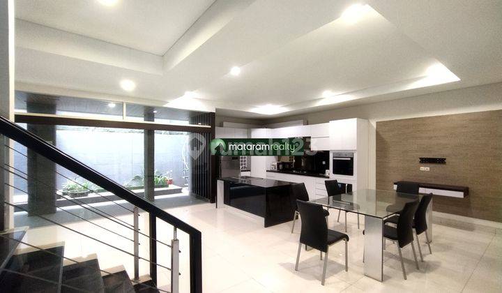 Rumah Mewah Siap Huni Di Komplek Elit Setrasari, Fully Furnished 2