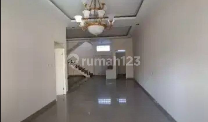 Rumah Cocok Untuk Tinggal /  Kantor / Usaha Di Turangga Bandung

 2