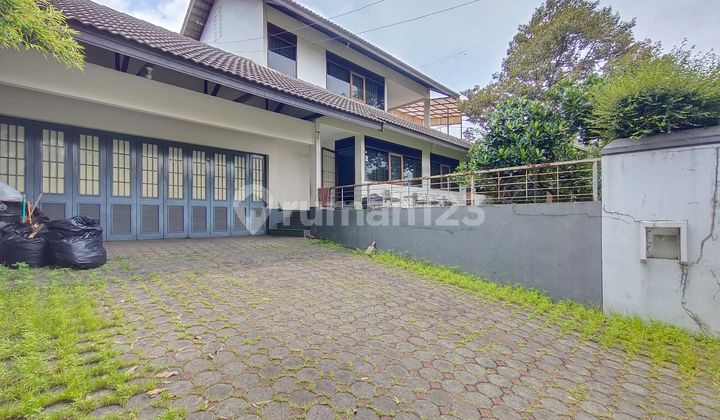 Rumah Bagus, Bangunan 1,5 Lantai, Di Sukahaji Bandung Utara