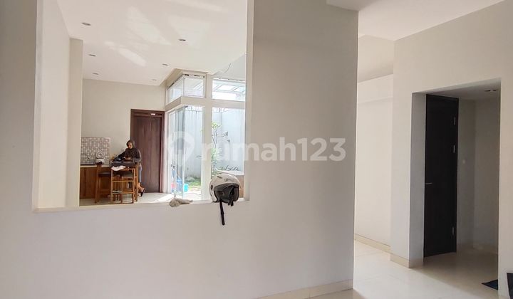 Rumah Modern Siap Huni di Dalam Komplek Elit Setraduta 2