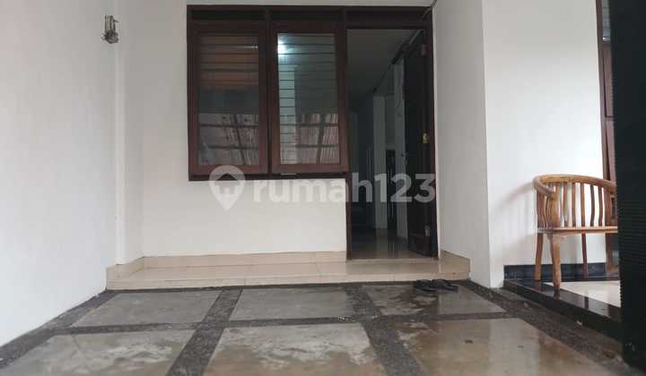 Sewa Rumah 2 Lantai Furnished Siap Huni di Sayap Batununggal 2