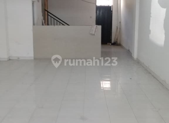 Mr. 066417 For Rent: 3-Storey Shop House in Mlati Sleman 2