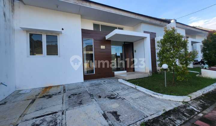 Beautiful House for Rent in a Housing Complex Near UMY Campus Beautiful House for Rent in a Housing Complex Near UMY Campus