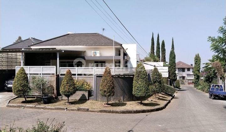 Luxury Two-Story Hook House, Fully Furnished, Near University Center