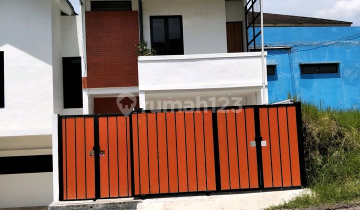 Rumah 2 Lantai Siap Huni Di Bandung Utara - Promo Free Biaya Shm/imb/bphtb!