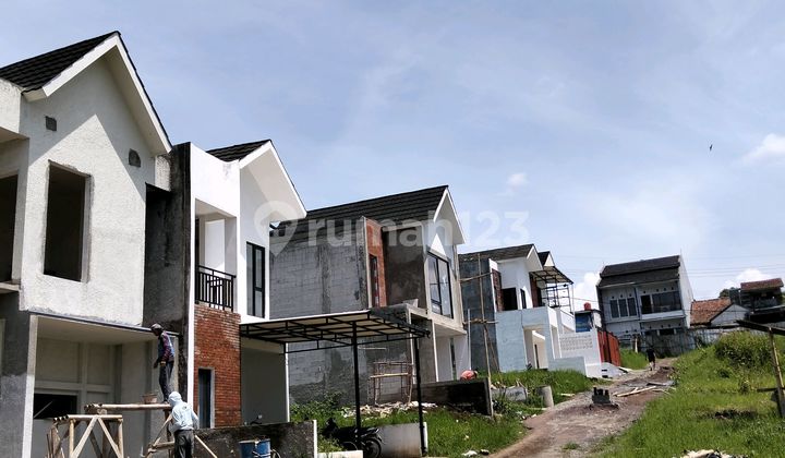 Rumah 2 Lantai Siap Huni Di Bandung Utara - Promo Free Biaya Shm/imb/bphtb!