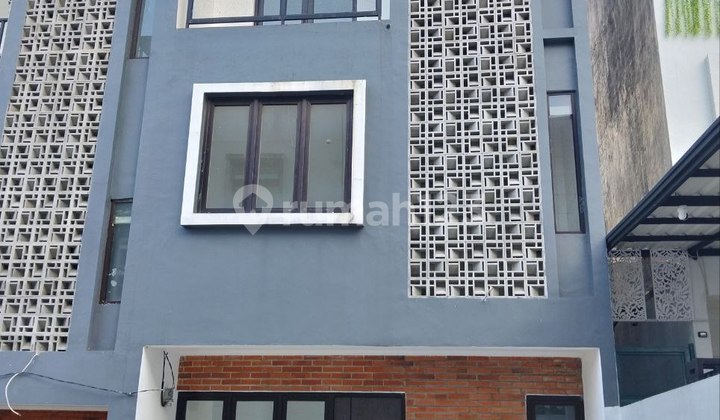 Jarang Ada Rumah 3 Lantai 800 Jtan, Shm, Paling Dekat Upi Bandung, Sayap Setiabudi 2