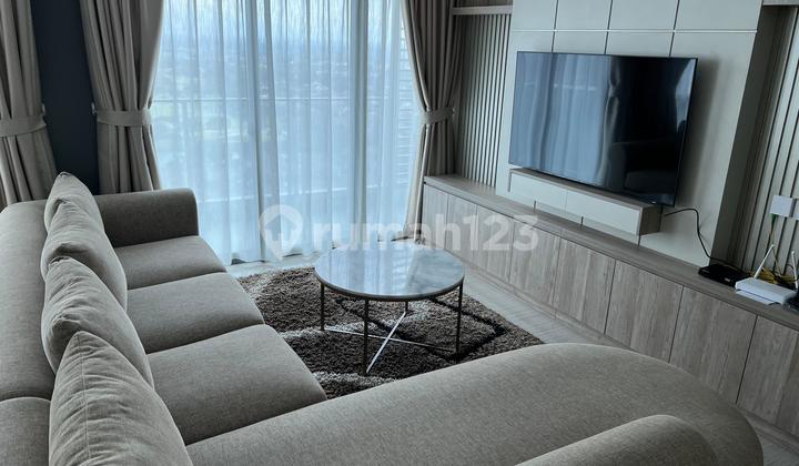 Millennium Village Apartment, Fairview, Lippo Village. Net Area: 130 m², 3 Bedrooms, 2 Bathrooms, 1 Maid's Bedroom, 1 Bathroom, Fully Furnished. Parking: 1 Car. Price: 225 Million per Year (excluding Tax, Service Charge, Internet, Cable TV, Electricity, and Water). 2