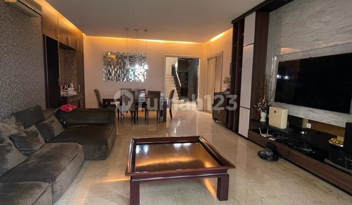 Rumah Mewah 5 Kamar Tidur Furnished Fontainebleau Golf Residence,Bukit Golf Utara BSD City, Tangerang Selatan.lt: 405 M2 ( 27 M X 15 M) LB: +/- 412 M2 KT: 5 + 1Km: 3 + KM Pembantu (Toilet di Masing" KM + 1 Toilet di Lantai Bawah)Garasi ( 2 Mobil) + Carpor