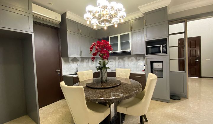 Rumah Mewah@ Cluster Jadeite Bsd City Kawasan Cluster Exclusive Bsd City Spesifikasi : Lt 200m / Lb 220m* Kt 4+1 (2 Master Bedroom) Listrik. : 3500watt Ac , Water Heater Fully Furnished * ⁠ada Kolam Ikan Water Heater, Kitchen Set, Curtain, Electric Garage 2