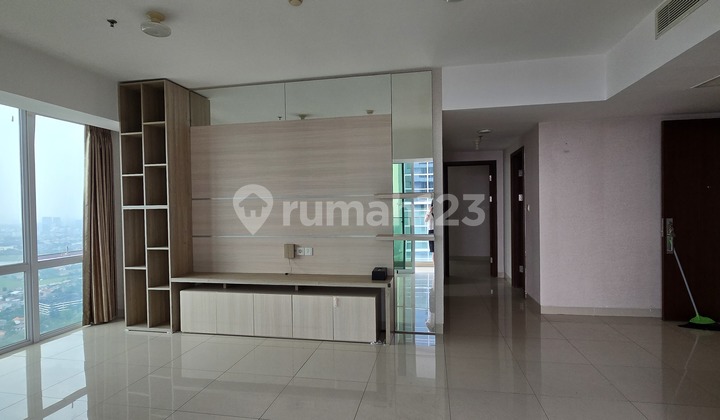 Apartemen U Residence 3.. 2 Bedroom Luas.110 M . Ada Balcony. View Swimming Pool ; Uph. Dekat Siloam Hospital, Supermal Karawaci. 