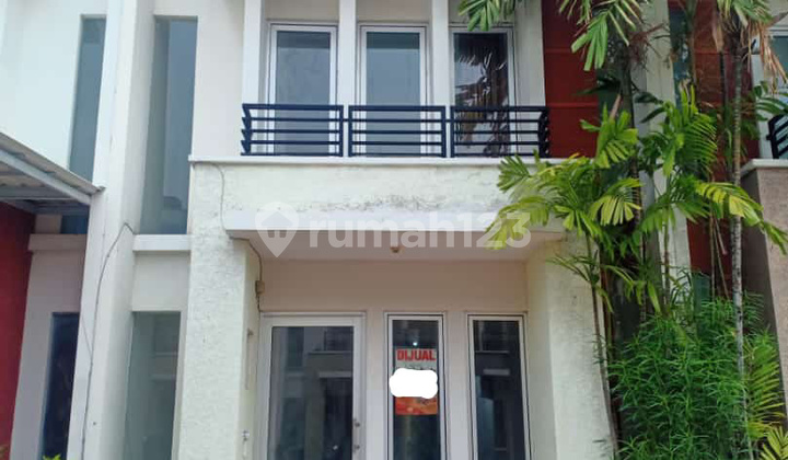 Ready-to-occupy two-story house in a strategic location at Gading Serpong.