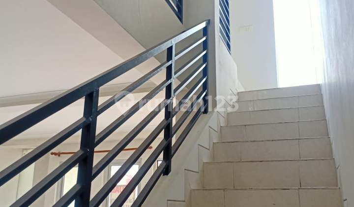 Ready-to-occupy two-story house in a strategic location at Gading Serpong. 2