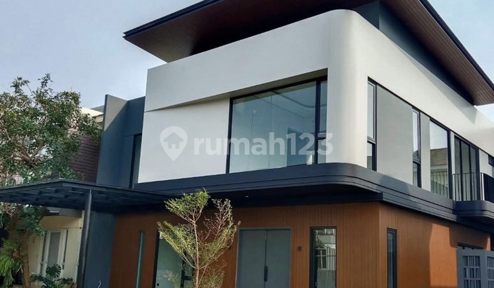 FOR SALE Brand New 2-Story Twisted Box Modern House at Icon BSD  
Specifications:  
• Legality: PPJB ready for AJB  
• Land area: 208 m2  
• Building area: +/- 250 m2  

Details:  
• 4 + 1 bedrooms  
• 3 + 1 bathrooms  
• Gardens: front, side, and rear  
• Circulation