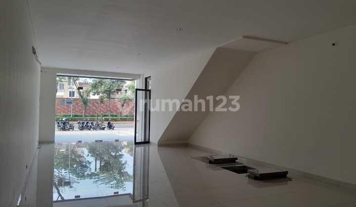 Menteng Studio Loft Ruko Gading Serpong 》Land area: 120 m²》Building area: 268 m²》Distance: 3 km》3 Floors》Alfresco type 2