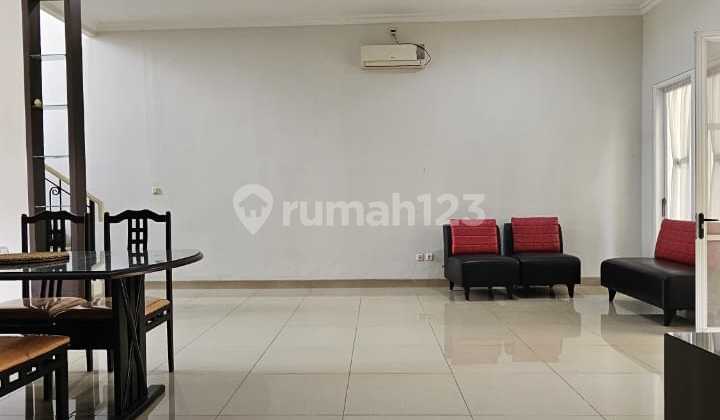 Rumah Termurah di Cluster Crystal Summarecon (Jual Cepat) Dekat Sekolah Dekat Mal Sms, Sekolah Pahoa , Pusat Kuliner Gading Serpong Luas Tanah 185 >8X23 (Tipe Master) Lb.165 M² Listrik 3500 Watt KT 3+1 (Utama Luas) KM 3+1 (Ada di Dlm Ktu) Taman Belakang L 2