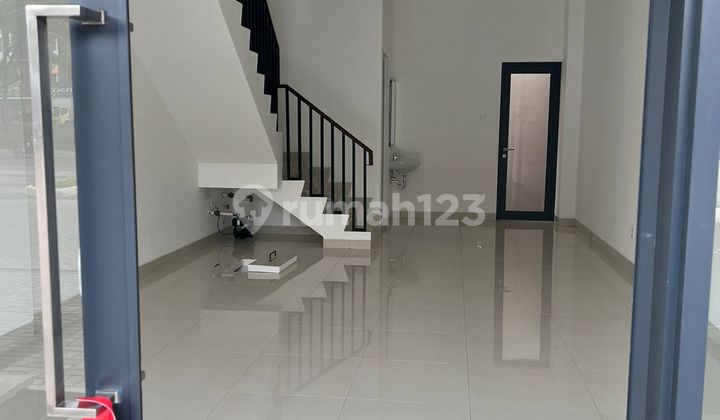 For Rent: Enchante BSD Shop House, 3-Story Building, Brand New, Land Area 4.5 x 13 = 59 sqm, Building Area 156 sqm >>3 Floors>>3 Bathrooms >>Facing Main Road 2