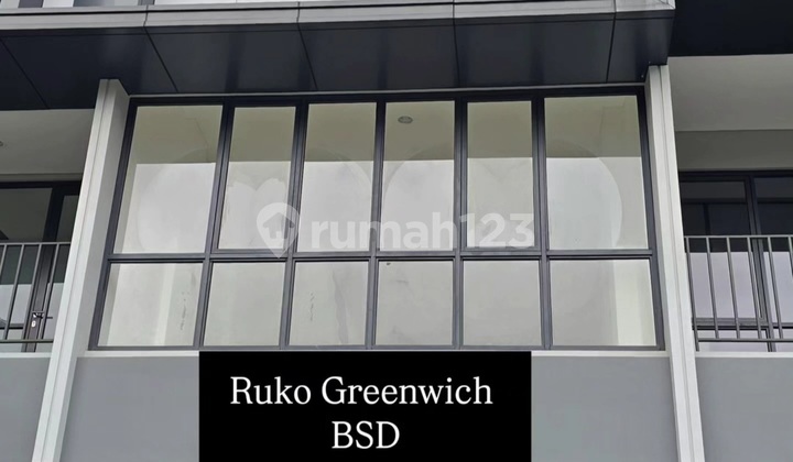 Greenwich Shop House, Strategic Location! This shop house has 3 floors, land area of 59M² (4.5X13m) with an extra 0.5M land, and building area of 154M². Electricity 3500 Watt. 2