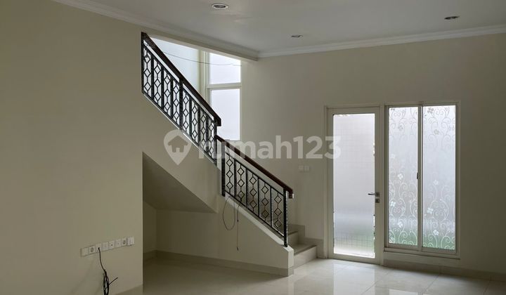 Cluster Pelican Murah , Best Price @the Springs Summarecon Serpong Lt 180 M2 (9 X 20)lb 200m2kt 4+1km 3+1 Hadap Barat Daya 2