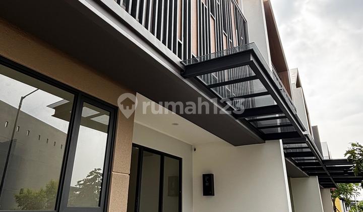 Leonora Cluster House Gading Serpong Premium Attic Specifications... 3 Floors Land Area: 6X12 Building Area: 125M Bedrooms: 4 Bathrooms: 3 Floors: 3 Carport: 1 Car Electricity: 2200 Water: Pam Facing: Southwest*>> Already Available:*- 4 Split ACs- Water