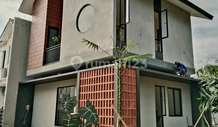 Brand New at Vanya Park BSD Hook Position, Ready to Occupy, Land Area 102 m² - Building Area 132 m² - 2 Common Bedrooms + 1 Master Bedroom - 2 Common Bathrooms + 1 Master Bathroom - Master Walk-In Closet - Double Volume (High Ceiling) Living Dining - Kitchen - Island BA