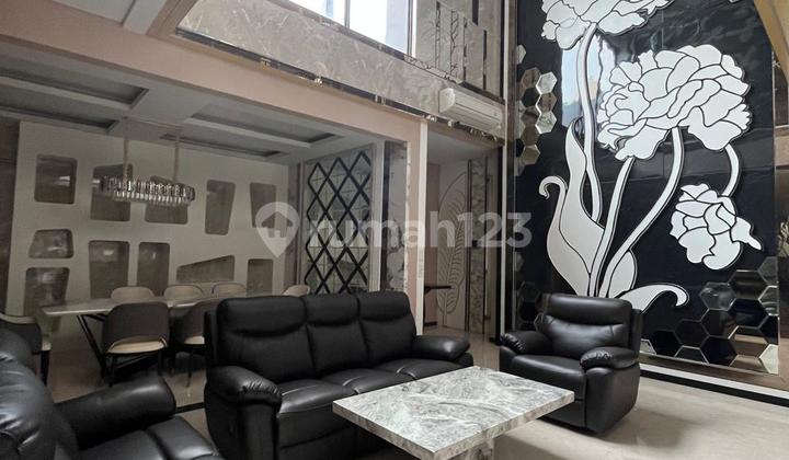 Zora - Kazumi Furnished Ada Kolam Renang Lt 10 X 20 Lb 338m2 Kt 4 + 1 Km 5 + 1 Full Ac Full Furnish>> Ada Lift >>ada Kolam Renang 