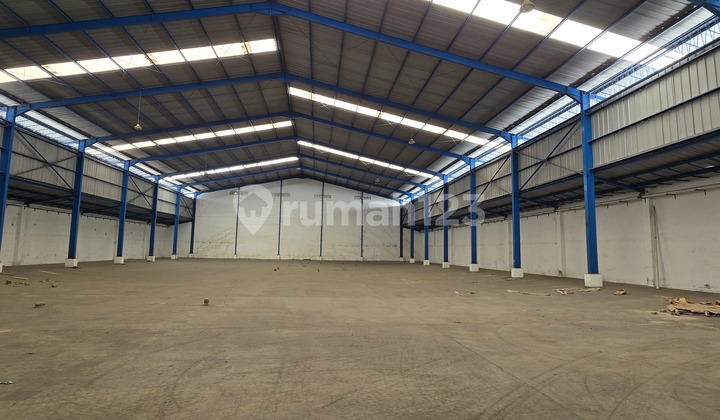Marunda Center Warehouse Land Area Code (m2): 2,584 (34 X 76) Building Area (m2): 2,100 M2 Number of Floors: 1 Certificate: SHGB Bathrooms: 3 Electricity Capacity: 10,600 Watt Water Source: PDAM Orientation: South + Single-story Warehouse with Building Height Approximately 15m + Gu Marunda Center Warehouse Land Area Code (m2): 2,584 (34 X 76) Building Area (m2): 2,100 M2 Number of Floors: 1 Certificate: SHGB Bathrooms: 3 Electricity Capacity: 10,600 Watt Water Source: PDAM Orientation: South + Single-story Warehouse with Building Height Approximately 15m + Gu