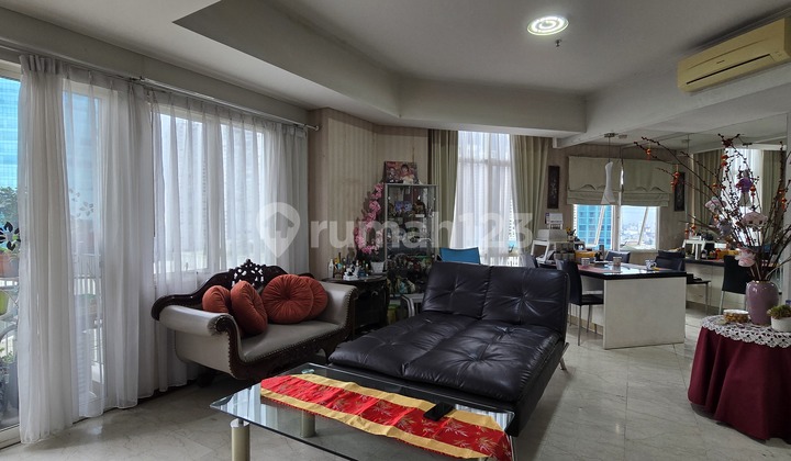 Wow, This Apartment is Super Cool! :Heart_eyes: Royal Mediterania Garden Residence is indeed the right choice for those looking for a strategic place to live in West Jakarta. Details of the 2+1 bedroom, 2 bathroom apartment - Gross area 90.18 M² - Lavender Tower, La 2
