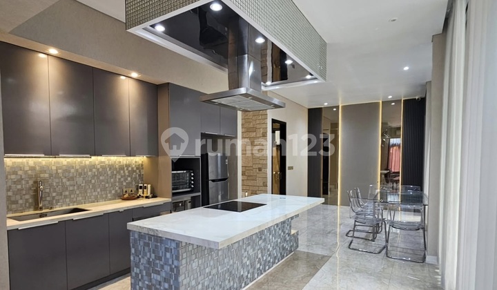 Lancewood Navapark Prime Location Furnished BSD City Specifications: Land Area: 220 Building Area: 285 Bedrooms: 3 + 1 Bathrooms: 4 + 1 Electricity: 11,000 VA Legality: SHM Details: Furnished - Fingerprint, Card Reader, PIN for Main Door Lock - SMA