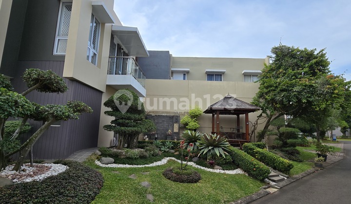 Rossini Hoek Fully Furnished, Excellent, Move-in Ready, Corner Position in Rossini Symphonia Cluster, Gading Serpong. Already Features a Spacious Garden + Gazebo, Fish Pond & Jogging Track with a Beautiful View of Lake Harmoni. Two-Story House Ready to Move In, Fully Furnished :)